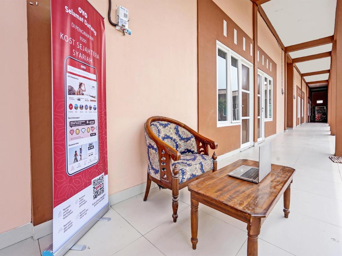 Oyo 92006 Kost Sejahtera Syariah Sidoarjo Exterior foto