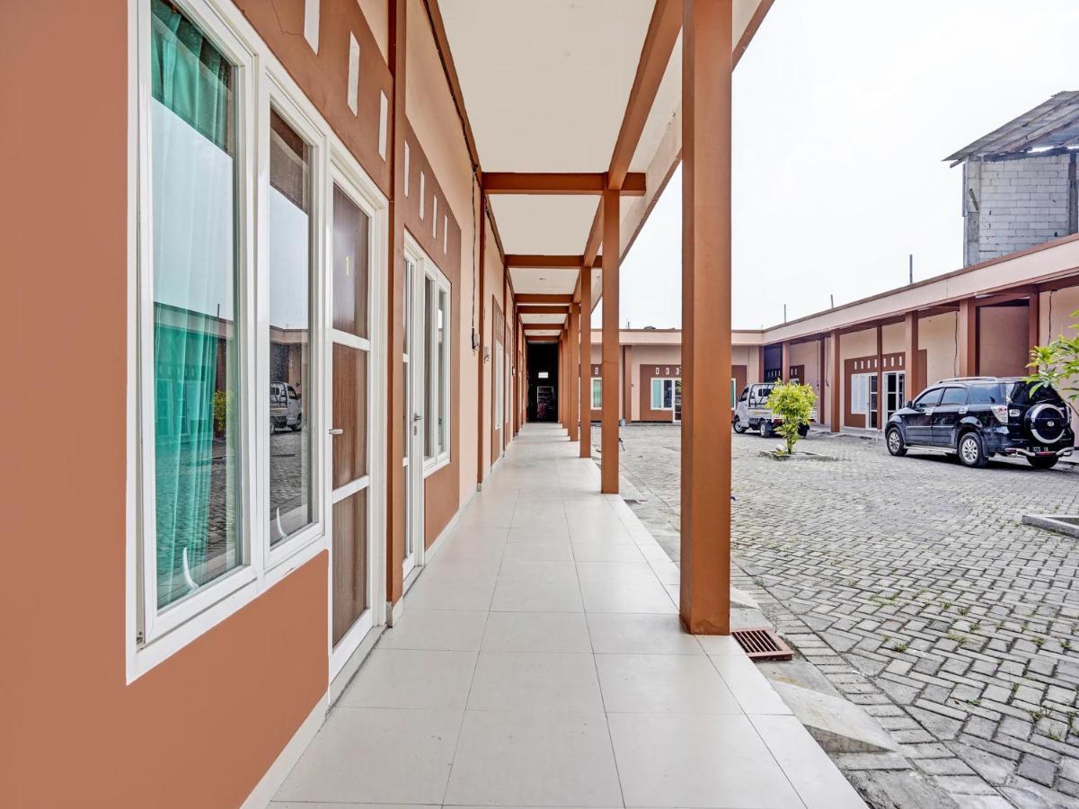 Oyo 92006 Kost Sejahtera Syariah Sidoarjo Exterior foto