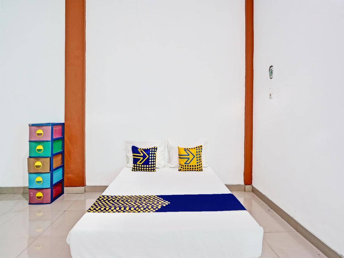 Oyo 92006 Kost Sejahtera Syariah Sidoarjo Exterior foto
