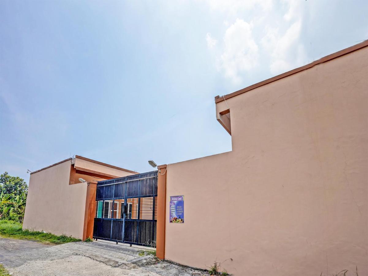 Oyo 92006 Kost Sejahtera Syariah Sidoarjo Exterior foto