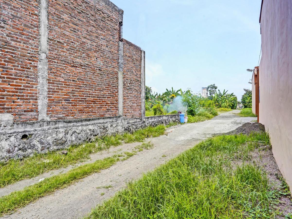 Oyo 92006 Kost Sejahtera Syariah Sidoarjo Exterior foto