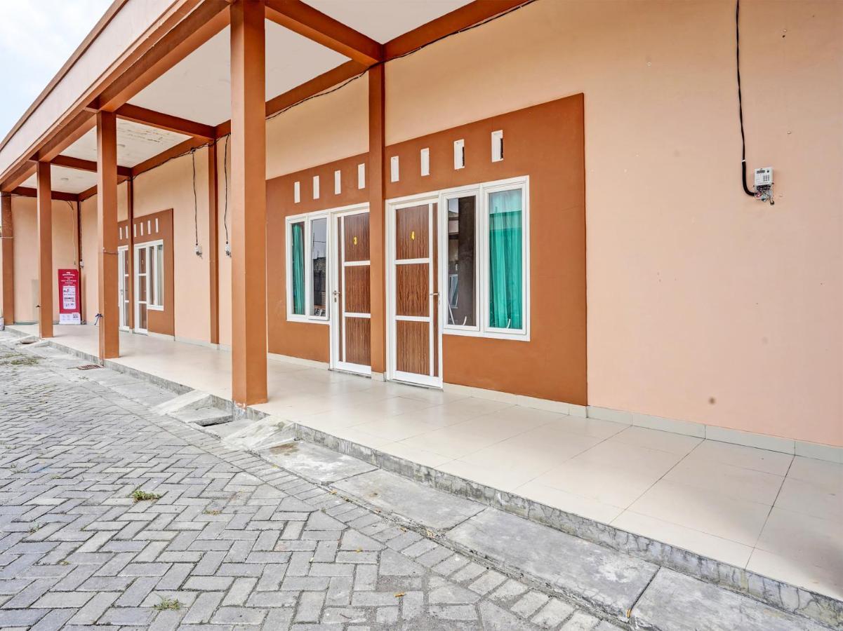 Oyo 92006 Kost Sejahtera Syariah Sidoarjo Exterior foto