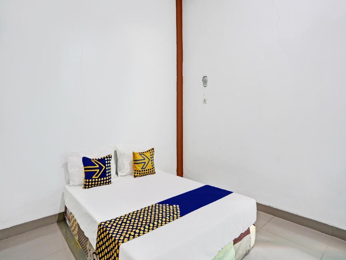 Oyo 92006 Kost Sejahtera Syariah Sidoarjo Exterior foto