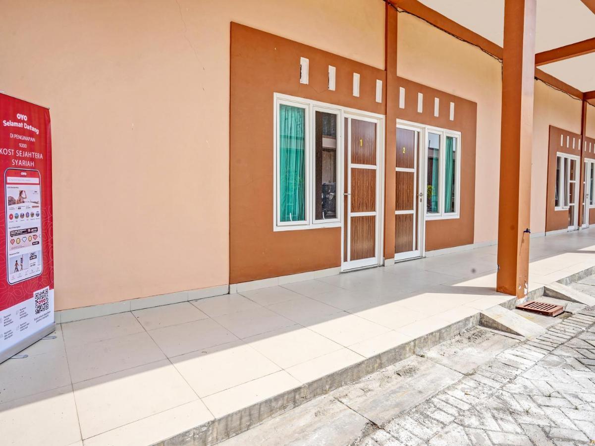 Oyo 92006 Kost Sejahtera Syariah Sidoarjo Exterior foto