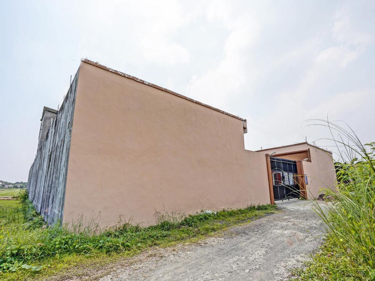 Oyo 92006 Kost Sejahtera Syariah Sidoarjo Exterior foto