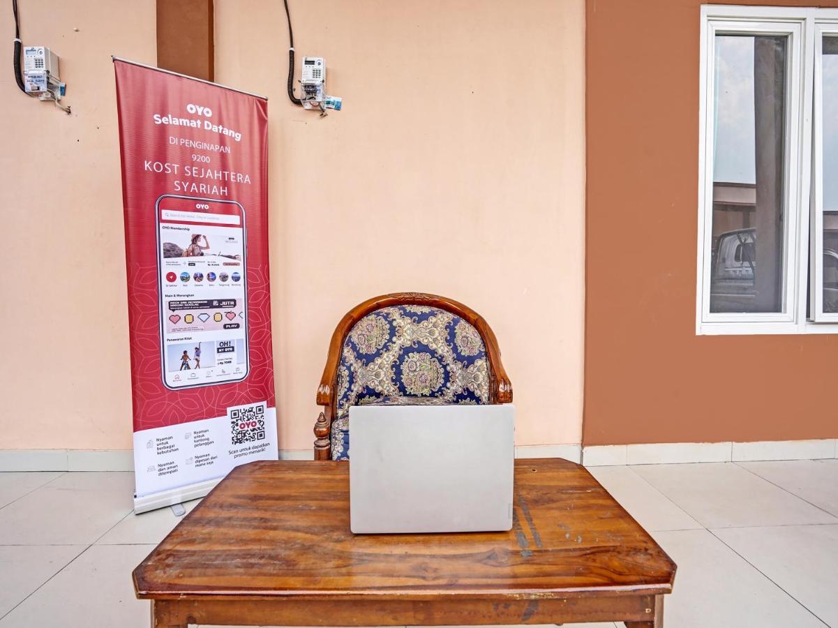 Oyo 92006 Kost Sejahtera Syariah Sidoarjo Exterior foto