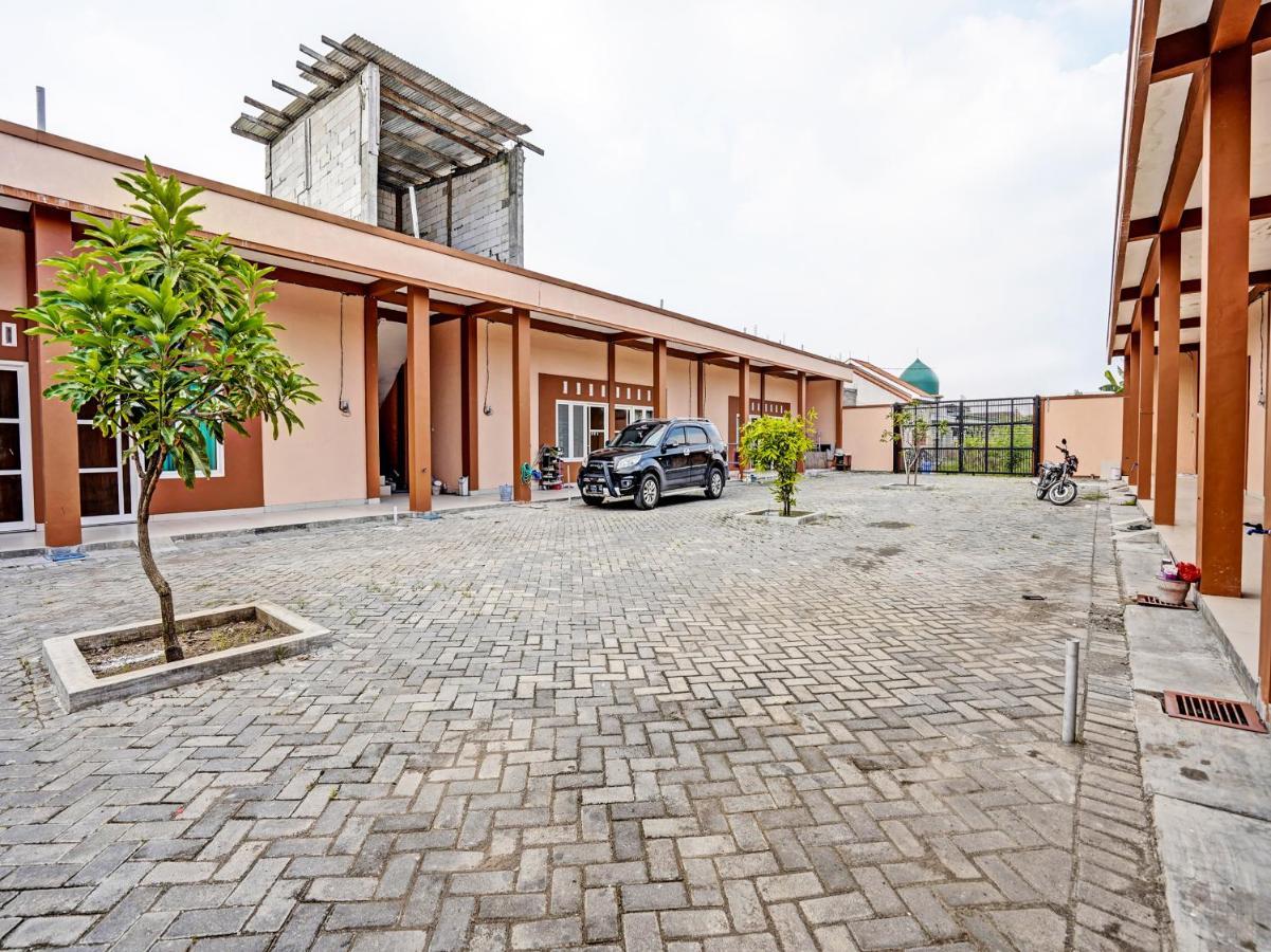 Oyo 92006 Kost Sejahtera Syariah Sidoarjo Exterior foto