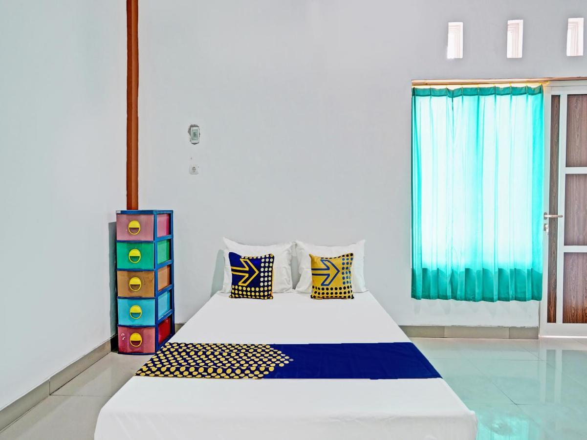 Oyo 92006 Kost Sejahtera Syariah Sidoarjo Exterior foto