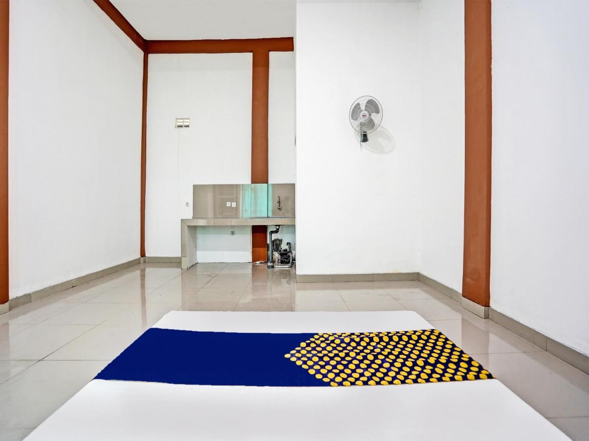 Oyo 92006 Kost Sejahtera Syariah Sidoarjo Exterior foto