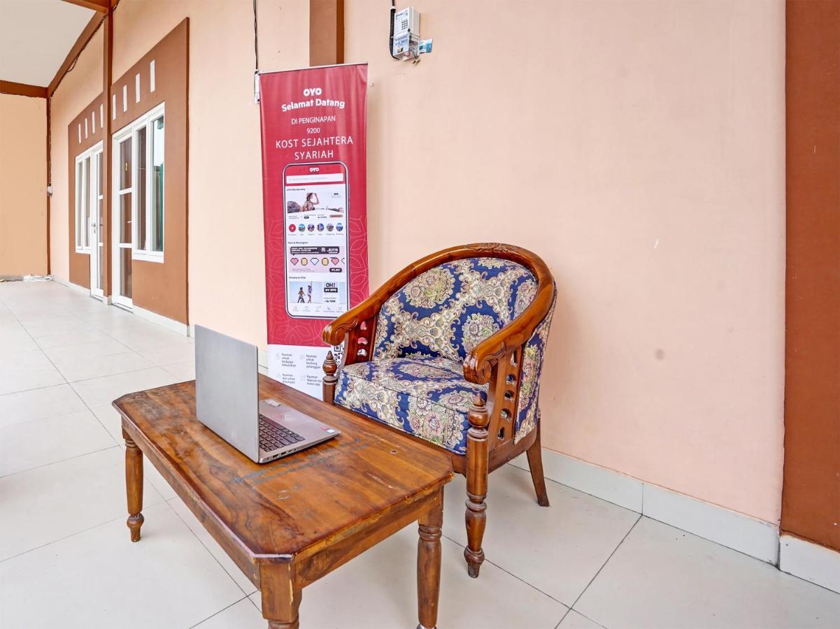 Oyo 92006 Kost Sejahtera Syariah Sidoarjo Exterior foto