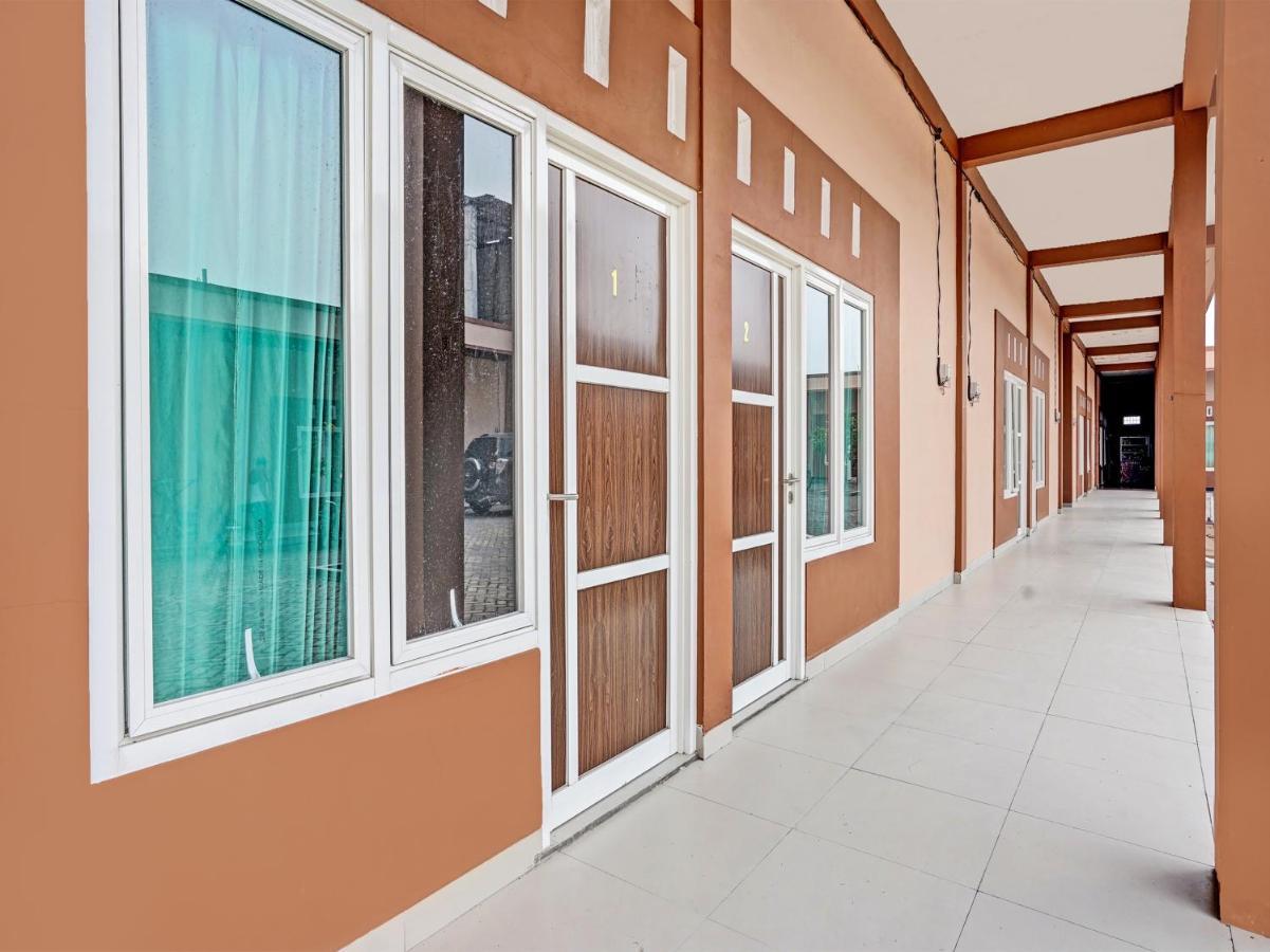 Oyo 92006 Kost Sejahtera Syariah Sidoarjo Exterior foto