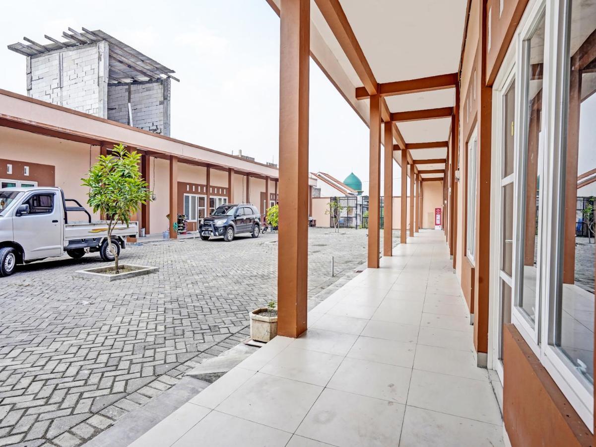Oyo 92006 Kost Sejahtera Syariah Sidoarjo Exterior foto